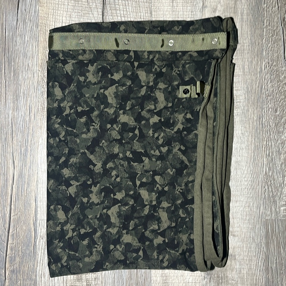 Lululemon Vinyasa Scarf - Green Camo, Versatile Snap Wrap